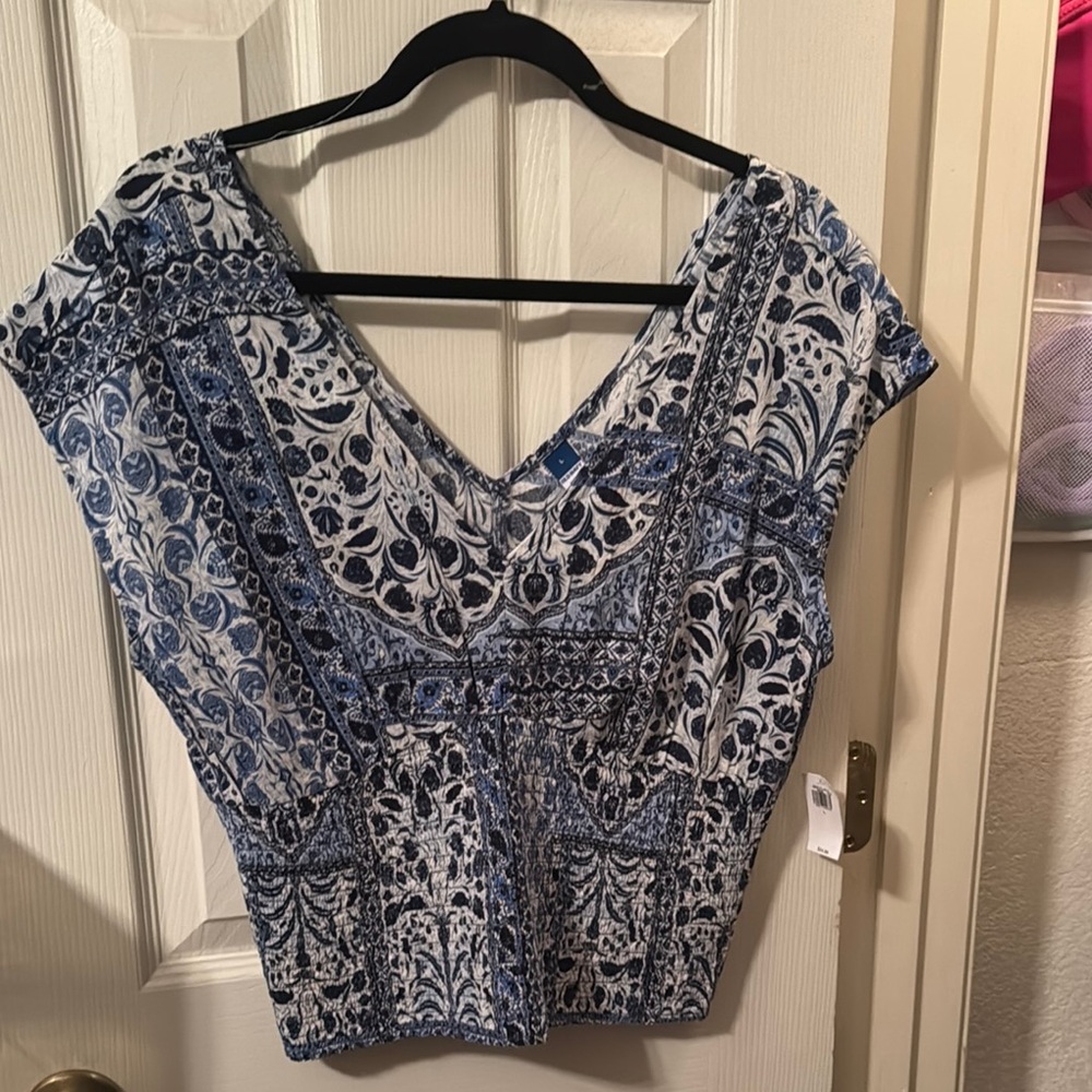 Old Navy Blue and White Crop Blouse with V-Neck